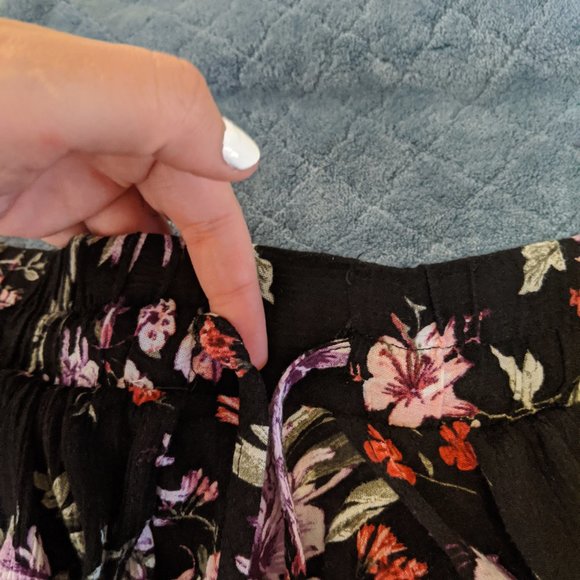 Torrid Black Floral Gauze Overskirt Shorts - Picture 6 of 6
